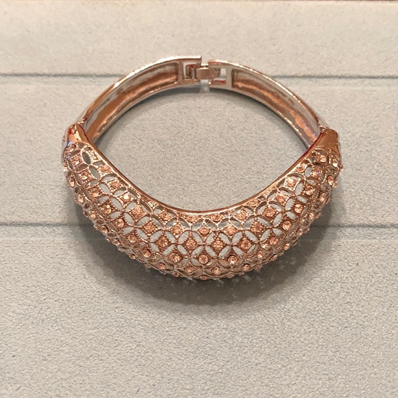 Silver tone bracelet with crystals - Picture 1 of 8